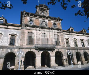 ARTE S. XVIII. ESPAÑA. PARLAMENT DE CATALUNYA antiguo ARSENAL, edificio que pertenece la antigua Fortaleza de la Ciutadella (1716-1719), proyecto del militar de Próspero Verboom. Ampliado por Pere Falqués en 1915. Sede del Parlament de Catalunya. Barcellona. Cataluña. Foto Stock