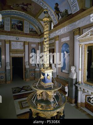 ARTE S. XVIII. ESPAÑA. PATRIMONIO NACIONAL CASITA DEL LABRADOR. Palacete destinado al recreo de la familia real. Construido por Juan de Villanueva para Carlos IV y su esposa María Luisa de Parma. Se encuentra en el interior del Jardín del Príncipe. Vista de la galeria DE ESTATUAS. ARANJUEZ. Comunidad de Madrid. Foto Stock