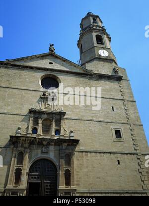 ARTE S. XVIII. ESPAÑA. La Iglesia de Santa Maria. Vista generale de la fachada del templo, construido en estilo neoclásico duranti la segunda mitad del s. XVIII. LES Borges Blanques. Provincia de Lleida. Comarca de les Garrigues. Cataluña. Foto Stock