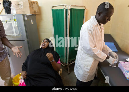 Kakuma, Kenya - base per le cure dentarie e cura dei rifugiati nel campo di rifugiati di Kakuma. Foto Stock