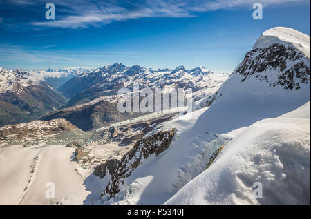 Alpi svizzere come visto dal Monte Cervino Foto Stock