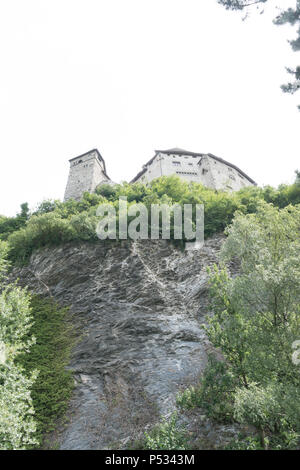 Maestoso castello arroccato su una rupe in Liechtenstein Foto Stock