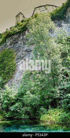 Maestoso castello arroccato su una rupe in Liechtenstein Foto Stock