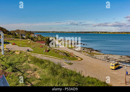 Cape Forchu parcheggio con Yarmouth in background. Nova Scotia, Canada. Foto Stock