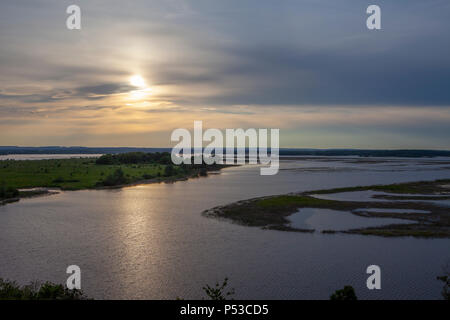 Tramonto sul grande fiume Volga Foto Stock