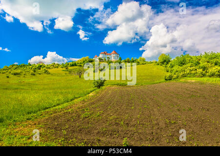 Vista panoramica al pittoresco castello nella regione di Zagorje, Veliki Tabor landmark. Foto Stock