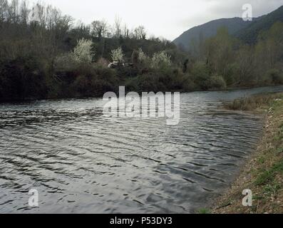 LA RIOJA. Vista del rio NAJERILLA un su paso por los alrededores de la localidad de Anguiano. España. Foto Stock