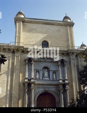 ARTE S. XVIII. ESPAÑA. La Iglesia del Sagrario. Edificio iniciado en 1705 y proyectado y construido por José de bada. Vista parcial de la fachada de estilo clásico. GRANADA. Andalucía. Foto Stock