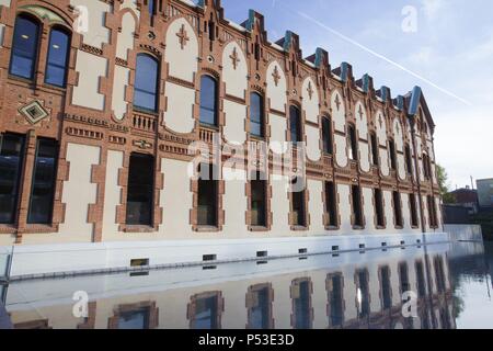 Cosmocaixa edificio modernista. Architetto: Josep Domènech i Estapà. Sarriá-Sant Gervasi distretto. La città di Barcellona. Spagna. Foto Stock