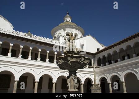 Ecuador.Quito.centro historico.convento di La Merced (XVII secolo). Chiostro principale e la fontana del Nettuno. . Foto Stock