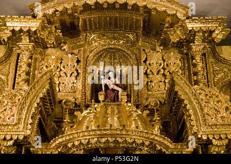 Il Perù. Città di Cusco. Il Palazzo Arcivescovile. Altare. . Foto Stock