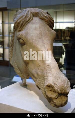 Testa di cavallo. Il marmo. 350-300 A.C. Da Taranto. British Museum. Londra. In Inghilterra. Regno Unito. Foto Stock