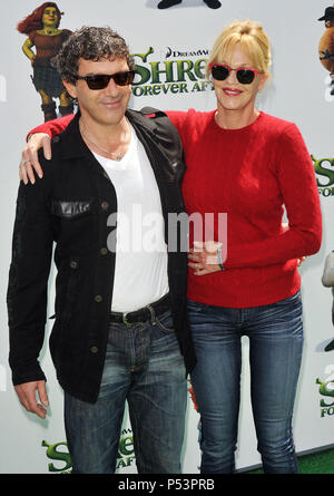 02  Antonio Banderas   Melanie Griffith  02 - Shrek Forever After Premiere al Amphitheatre di Gibson in Los Angeles.02  Antonio Banderas   Melanie Griffith  02 evento nella vita di Hollywood - California, tappeto rosso Evento, STATI UNITI D'AMERICA, industria cinematografica, celebrità, fotografia, Bestof, arte cultura e intrattenimento, celebrità moda, migliori della vita di Hollywood, evento nella vita di Hollywood - California, moquette rossa e dietro le quinte, musica celebrità, Topix, coppia, famiglia ( marito e moglie ) e i bambini- figli, fratelli e sorelle inchiesta tsuni@Gamma-USA.com, Credito Tsuni / USA, 2010 Foto Stock