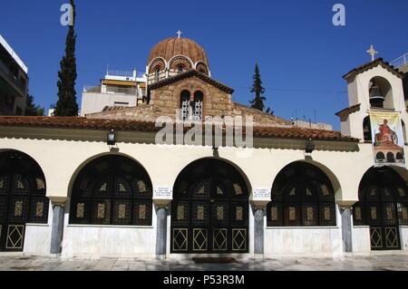 ARTE bizantino. SIGLO XI. La Iglesia de Agia Ekaterini (Santa Catalina). Fue construida en los siglos XI XII y aunque sólo se conservan los ábisdes y la cúpula originales. Detalle del esterno. Barrio de Plaka. ATENAS. Grecia. Foto Stock