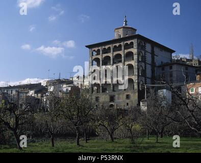 LA RIOJA. IGEA. Vista parcial del Palacio del Marques de CASA TORRE, mansión barroca concluida en 1729 y coronada por unà poligonale lucerna. España. Foto Stock