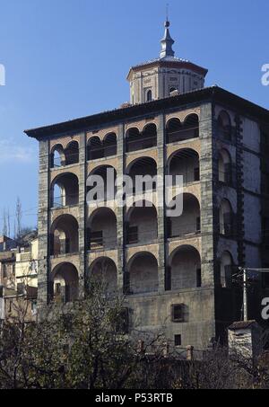 LA RIOJA. IGEA. Vista parcial del Palacio del Marques de CASA TORRE, mansión barroca concluida en 1729 y coronada por unà poligonale lucerna. España. Foto Stock