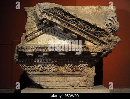 La parte superiore di un edicola da una struttura di parete dal santuario di Giove Heliopolitanus. Baalbek, Libano. Calcare. Ii secolo D.C. Pergamon Museum. Berlino. Germnany. Foto Stock