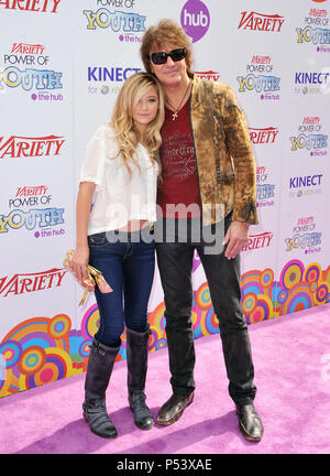 Ava Sambora con il suo papà di Richie Sambora - Potenza della gioventù 2010 sul lotto Paramount a Los Angeles.Ava Sambora, Richie Sambora-dad 09 evento nella vita di Hollywood - California, tappeto rosso Evento, STATI UNITI D'AMERICA, industria cinematografica, celebrità, fotografia, Bestof, arte cultura e intrattenimento, celebrità moda, migliori della vita di Hollywood, evento nella vita di Hollywood - California, moquette rossa e dietro le quinte, musica celebrità, Topix, coppia, famiglia ( marito e moglie ) e i bambini- figli, fratelli e sorelle inchiesta tsuni@Gamma-USA.com, Credito Tsuni / USA, 2010 Foto Stock