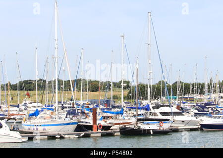 Paesaggi costieri - Burnham Yacht Marina sulla giornata estiva, Giugno 2018. Foto Stock