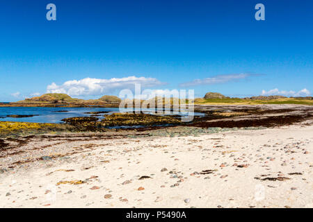 Le deserte spiagge di sabbia bianca nella baia di Camas Cul un T-Saimh sull'isola delle Ebridi di Iona, Argyll and Bute, Scotland, Regno Unito Foto Stock