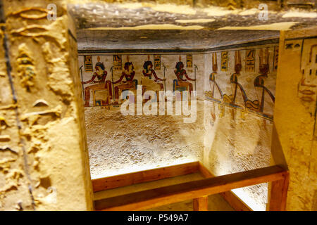 All'interno della tomba di Ramses III nella Valle dei Re, Tebe, Luxor, Egitto, Africa Foto Stock