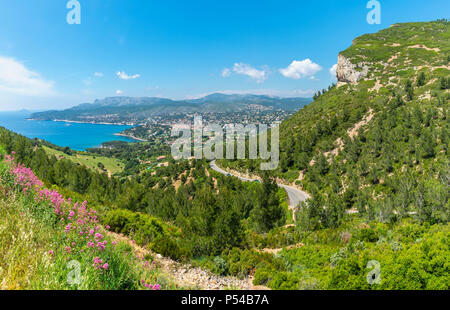 Baia di Cassis sulla Route des Crêtes, Cassis, Provence-Alpes-Côte d'Azur, in Francia Foto Stock