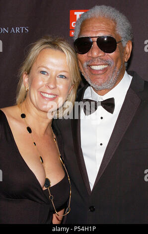 Sarah Cairns Morgan Freeman presso il BAFTA Los Angeles 2011 Britannia Awards presso il Beverly Hilton di Los Angeles.Sarah Cairns Morgan Freeman 002 ------------- Red Carpet Event, verticale, STATI UNITI D'AMERICA, industria cinematografica, celebrità, fotografia, Bestof, arte cultura e intrattenimento, Topix celebrità moda / Verticale, meglio di, evento nella vita di Hollywood - California, moquette rossa e dietro le quinte, USA, industria cinematografica, celebrità, movie celebrità, personaggi televisivi, musica celebrità, fotografia, Bestof, arte cultura e intrattenimento, Topix, verticale, famiglia da dall'anno , 2011, inchiesta tsuni@Gamm Foto Stock