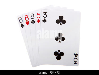 Carte da gioco, tre di un genere. Tre carte dello stesso valore o di valore. I legami sono spezzati dal valore più alto. Isolato su sfondo bianco. Foto Stock
