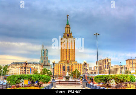 Vista di Hotel Leningradskaya, Stalin il grattacielo a Mosca Foto Stock