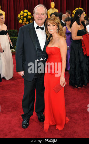 James Keach e Jane Seymour  266 - 82Academy Awards arrivo presso il Kodak Theatre di Los Angeles.James Keach e Jane Seymour  266 evento nella vita di Hollywood - California, tappeto rosso Evento, STATI UNITI D'AMERICA, industria cinematografica, celebrità, fotografia, Bestof, arte cultura e intrattenimento, celebrità moda, migliori della vita di Hollywood, evento nella vita di Hollywood - California, moquette rossa e dietro le quinte, musica celebrità, Topix, coppia, famiglia ( marito e moglie ) e i bambini- figli, fratelli e sorelle inchiesta tsuni@Gamma-USA.com, Credito Tsuni / USA, 2010 Foto Stock
