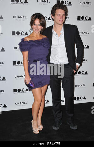 Jennifer Love Hewitt; Alex Beh - Moca accadendo sera 2010 a Los Angeles.Jennifer Love Hewitt; Alex Beh  25 evento nella vita di Hollywood - California, tappeto rosso Evento, STATI UNITI D'AMERICA, industria cinematografica, celebrità, fotografia, Bestof, arte cultura e intrattenimento, celebrità moda, migliori della vita di Hollywood, evento nella vita di Hollywood - California, moquette rossa e dietro le quinte, musica celebrità, Topix, coppia, famiglia ( marito e moglie ) e i bambini- figli, fratelli e sorelle inchiesta tsuni@Gamma-USA.com, Credito Tsuni / USA, 2010 Foto Stock