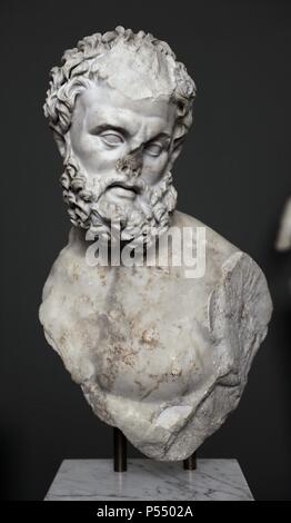 Arte romana. Heracles. Iv secolo. Il marmo. Dall'Esquilino, Roma. Marmo di Carrara. La statua del forte uomo barbuto probabilmente raffigurato Eracle in lotta con il leone nemeo. La Carlsberg Glyptotek museo. Copenhagen. La Danimarca. Foto Stock