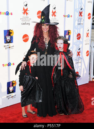 Melora Hardin, figlie Piper, Rory - XVII annuale di Halloween da sogno al Barker Hangar di Santa Monica. Los Angeles.Melora Hardin, figlie Piper, Rory  26 evento nella vita di Hollywood - California, tappeto rosso Evento, STATI UNITI D'AMERICA, industria cinematografica, celebrità, fotografia, Bestof, arte cultura e intrattenimento, celebrità moda, migliori della vita di Hollywood, evento nella vita di Hollywood - California, moquette rossa e dietro le quinte, musica celebrità, Topix, coppia, famiglia ( marito e moglie ) e i bambini- figli, fratelli e sorelle inchiesta tsuni@Gamma-USA.com, Credito Tsuni / USA, 2010 Foto Stock