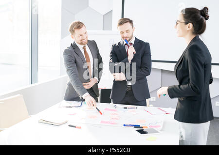 Team di business persone idee di brainstorming Foto Stock