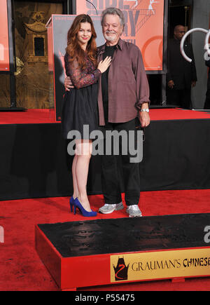 Rita Moreno, George Chakiris & Russ Tamblyn onorato con mano Footprint & cerimonia presso lo stesso teatro il premiato film originariamente ha debuttato nel 1961, il Chinese Theatre di Los Angeles.Amber Tamblin, Russ Tamblin  24 ------------- Red Carpet Event, verticale, STATI UNITI D'AMERICA, industria cinematografica, celebrità, fotografia, Bestof, arte cultura e intrattenimento, Topix celebrità moda / Verticale, meglio di, evento nella vita di Hollywood - California, moquette rossa e dietro le quinte, USA, industria cinematografica, celebrità, movie celebrità, personaggi televisivi, musica celebrità, fotografia, Bestof, arte cultura e intrattenimento Foto Stock