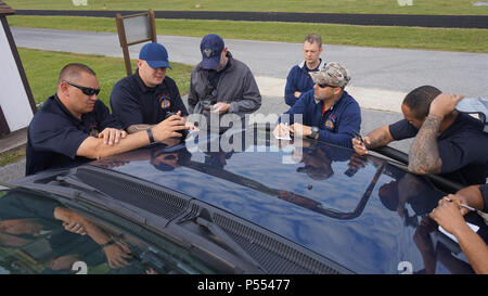 Il Distretto di Columbia Nazionale della Protezione Civile xxxiii Support Team (CST) partecipano in una Federal Emergency Management Agency (FEMA) Regione III multi-CST esercizio 8 Maggio - 12 in Lewes, Delaware. Membri addestrato a fianco dei membri della Guardia Nazionale di unità da altri cinque membri (Delaware, Maryland, Pennsylvania, Virginia e West Virginia), prova le loro capacità di indagine, analisi, decontaminazione, le comunicazioni e le operazioni di comando. Foto Stock