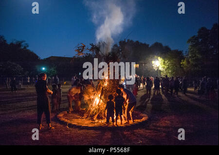 AUROVILLE, India - 2 Marzo 2018: una celebrazione per contrassegnare la prima luna piena del calendario lunare. Foto Stock