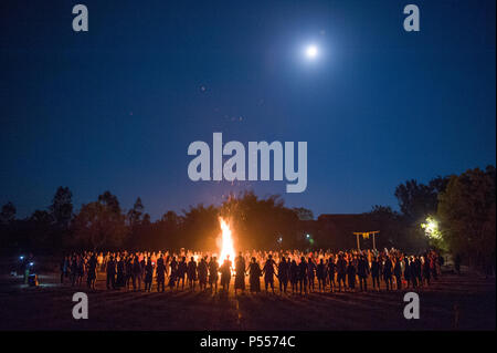 AUROVILLE, India - 2 Marzo 2018: una celebrazione per contrassegnare la prima luna piena del calendario lunare. Foto Stock