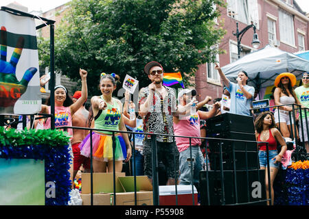 Prese a New York Pride Parade il 24 giugno 2018. Credito: Shauna Hundeby / Alamy Live News Foto Stock