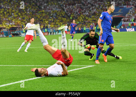 Kazan, Russland. Il 24 giugno 2018. Artur JEDRZEJCZYK (POL), a terra dopo un'azione, duelli. Polonia (PO) -Kolumbia (COL) 0-3, Turno preliminare, gruppo C, corrispondono 31 su 24.06.2018 a Kazan, Kazan Arena. Coppa del Mondo di Calcio 2018 in Russia dal 14.06. - 15.07.2018. | Utilizzo di credito in tutto il mondo: dpa/Alamy Live News Foto Stock