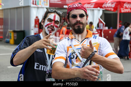 I tifosi inglesi si vede guardando l'Inghilterra vs Panama corrispondenza nella zona della ventola. La Coppa del Mondo FIFA 2018 è il ventunesimo FIFA World Cup che inizia il 14 giugno e termina il 15 luglio 2018 in Russia. Foto Stock