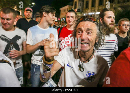 Un fan inglesi visto guardando l'Inghilterra vs Panama corrispondenza nella zona della ventola. La Coppa del Mondo FIFA 2018 è il ventunesimo FIFA World Cup che inizia il 14 giugno e termina il 15 luglio 2018 in Russia. Foto Stock