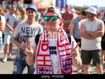 Giugno 24, 2018 - Nizhny Novgorod, Russia - i tifosi inglesi si vede guardando l'Inghilterra vs Panama corrispondenza nella zona della ventola..La Coppa del Mondo FIFA 2018 è il ventunesimo FIFA World Cup che inizia il 14 giugno e termina il 15 luglio 2018 in Russia. (Credito Immagine: © Aleksey Fokin/SOPA immagini via ZUMA filo) Foto Stock