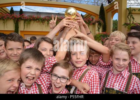 La ruggine, Germania, 24 giugno 2018, ARD TV-Show 'Immer wieder Sonntags' mit Stefan Mross, Credito: mediensegel/Alamy Live News Foto Stock