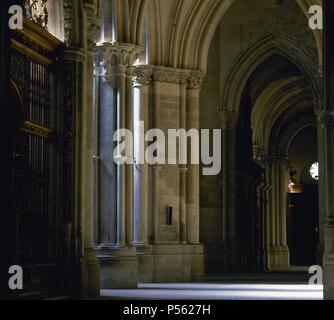 ARTE gotico. ESPAÑA. CATEDRAL de Cuenca. Iniciada en el Siglo XII, fué en el XV cuando recibió su mayor impulso, haciéndose importantes modificaciones en el ábside. Vista del TRANSEPTO. Castilla-La Mancha. Foto Stock