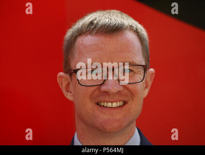 David Horne, ex boss della rampa non riuscita franchising Virgin Trains East Coast (VTEC) e ora amministratore delegato di nazionalizzato operatore London North Eastern Railway (LNER) durante l'evento di lancio del nuovo servizio presso la stazione di Kings Cross a Londra. Foto Stock