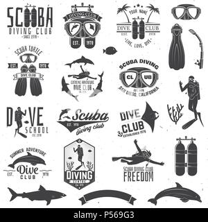 Set di scuba diving club e scuola di immersioni i badge con elementi di design. Illustrazione Vettoriale. Concetto per una camicia o un logo, stampa, timbro o il raccordo a t. Vintage t Illustrazione Vettoriale