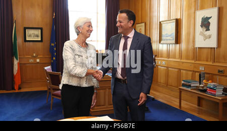 Taoiseach Leo Varadkar colloqui con il Fondo monetario internazionale (FMI) direttore Christine Lagarde, davanti a una riunione pianificata a edifici governativi, a Dublino. Foto Stock