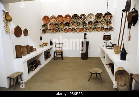 Interno di una casa dalla regione Sarkoz. Seconda metà del XIX secolo. Museo di Etnografia. Budapest. Ungheria. Foto Stock