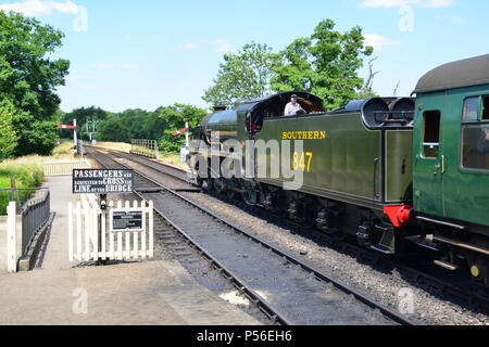 Un S15 classe locomotore sulla ferrovia Bluebell Foto Stock